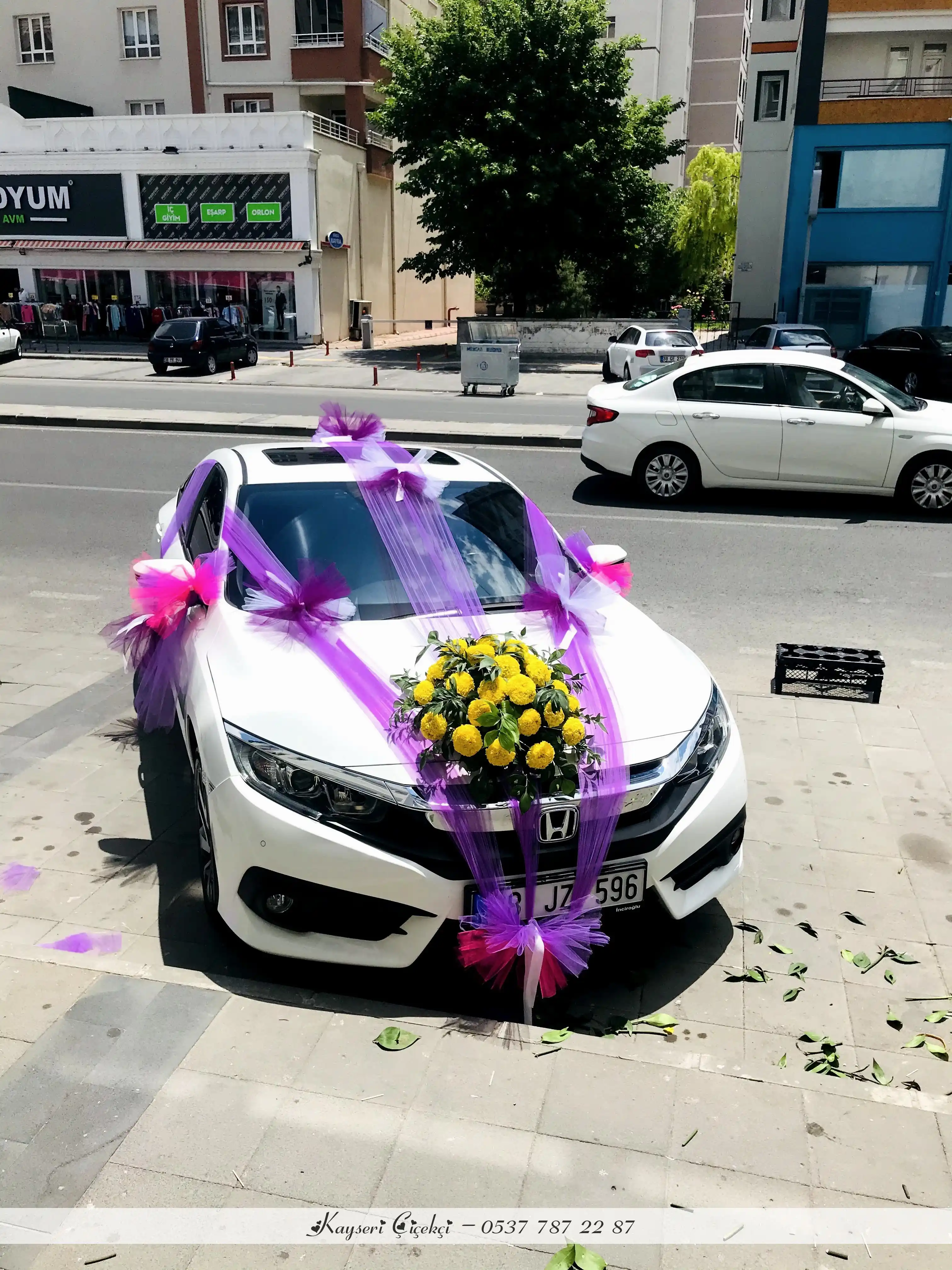 Çiçek Ve Tüllü Araç Süsü
