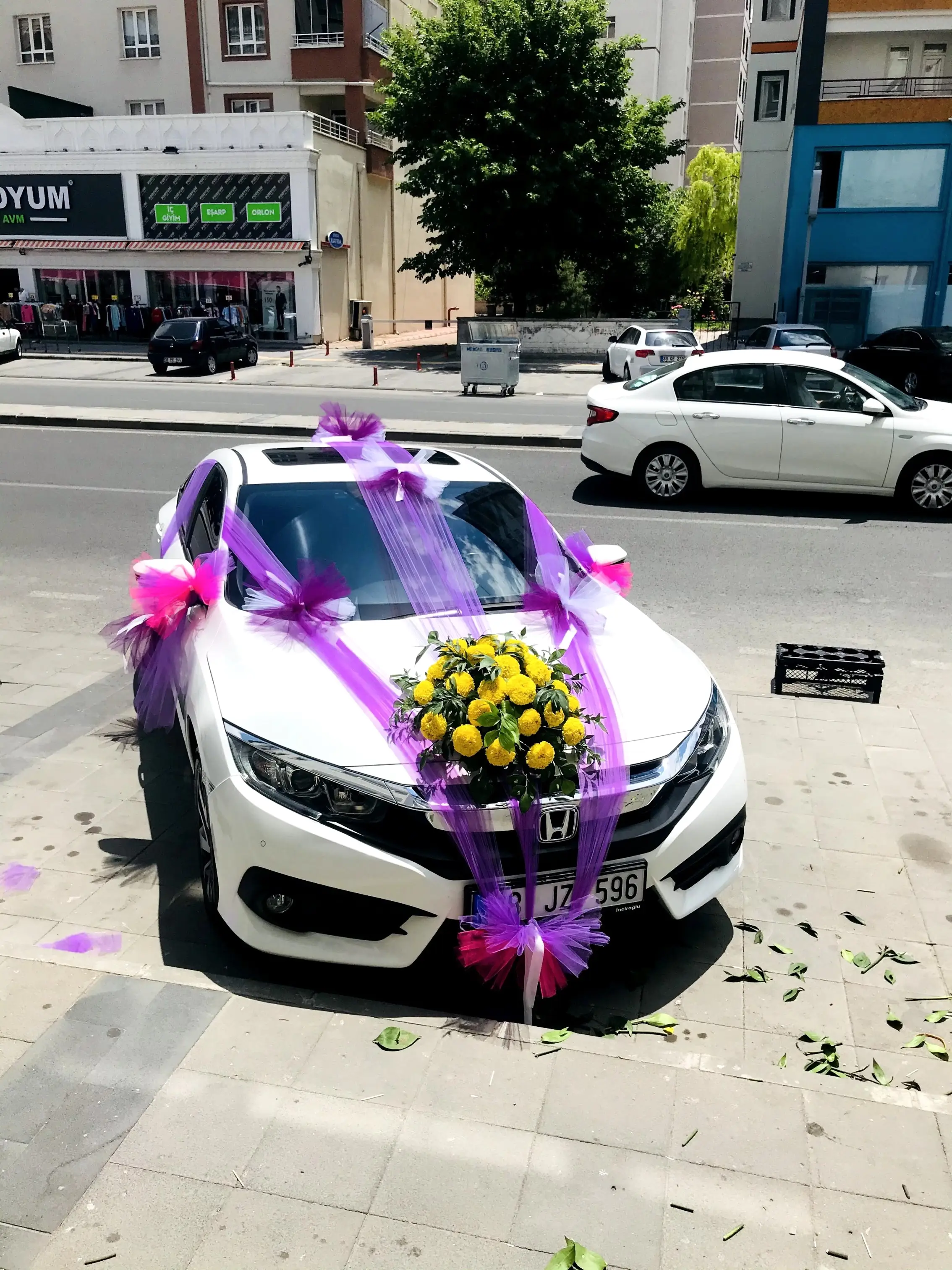 Çiçek Ve Tüllü Araç Süsü